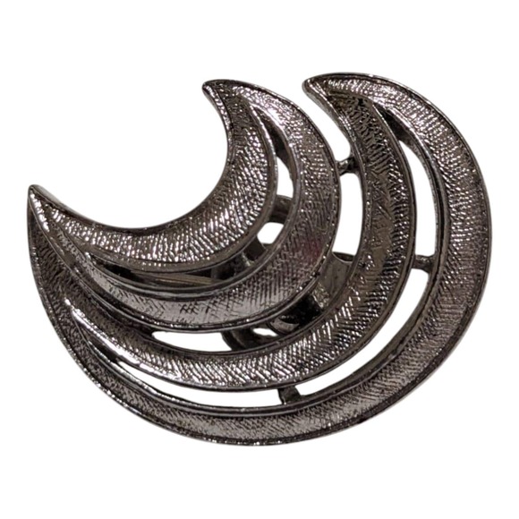 Vintage Trifari Silver Clip-On Earrings Classic Designer Costume Jewelry Retro - Picture 4 of 4